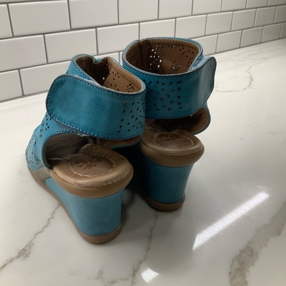 Turquoise 3” wedge sandals size 6 1/2 - Picture 3 of 4